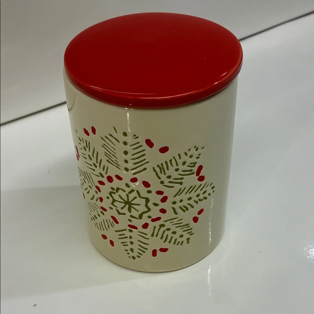 Crate & Barrel Scented Ceramic Candle Snowflake 13oz